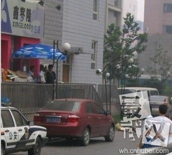 武汉情侣野战双双坠楼身亡 媒体再闹乌龙(组图