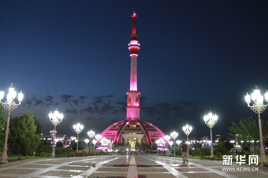 高清土库曼斯坦首都阿什哈巴德美丽夜景图