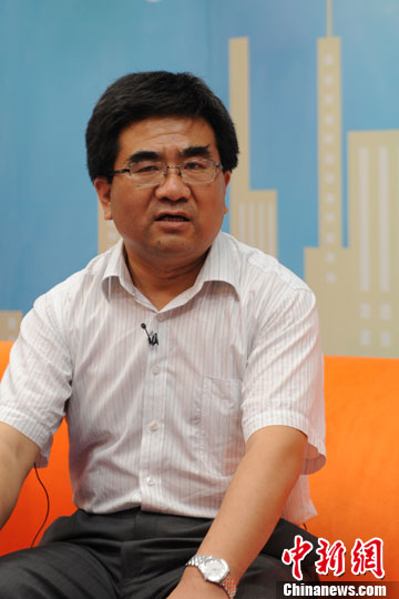 中国教育部留学服务中心主任助理兼国际合作处处长车伟民27日做客中新网《新闻大家谈》。