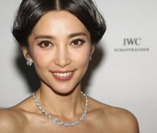 李冰冰范冰冰 盘点削下巴整容成瘾的女星(1)_精彩图库_光明网