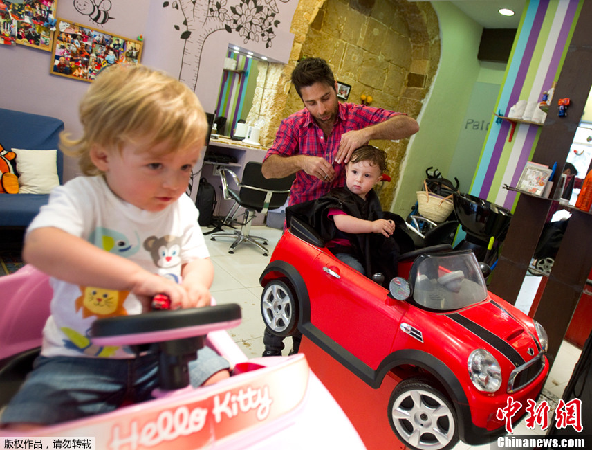西班牙超萌儿童理发店小朋友可开小汽车看动
