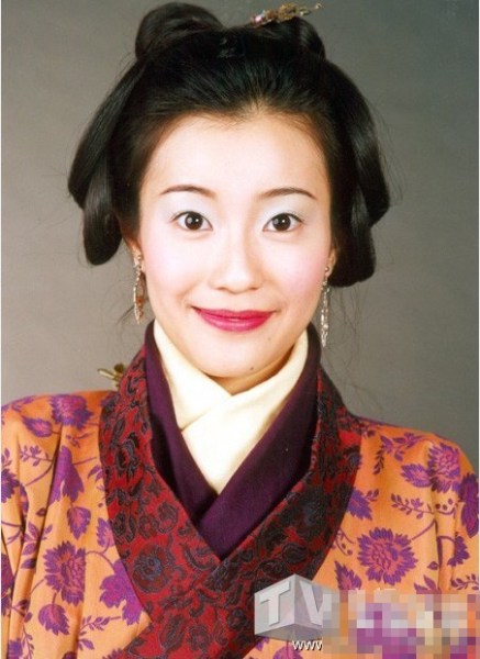 张燊悦，毕业于香港大学法律系(圣保禄学校)，是娱乐圈里的“才女”之一，1997年参加大学校花选举后进入娱乐圈，因拍摄电影《求恋期》与音乐人雷颂德相恋而被人们所熟知。