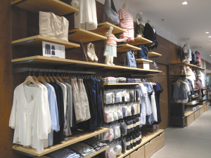 继ZARA、优衣库、H&M之后,无印良品也将与广州市民见面。记者获悉,位于火车东站东方宝泰购物广场的无印良品今日正式开业。