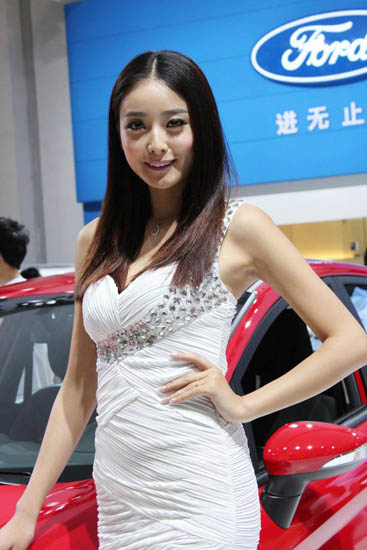 令人大饱眼福的插图2013海西古装美女图美女盛宴车展图片