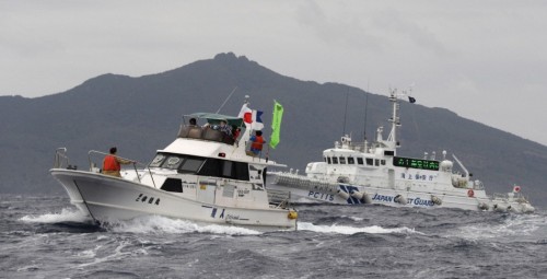日本30名右翼分子钓鱼岛滋事 中国海监巡航驱
