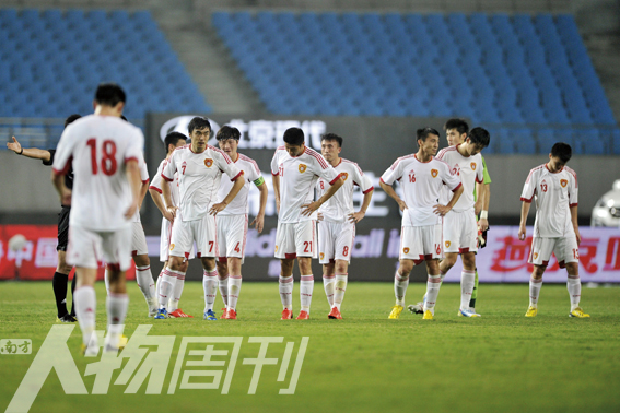 6月15日,安徽合肥,中国队球员在1-5输给泰国队