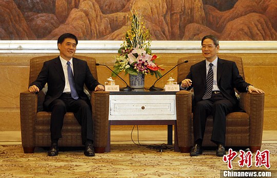 7月2日，中共中央台办、国务院台办主任张志军（右）在上海会见台北市市长郝龙斌一行。汤彦俊 摄