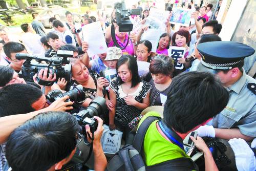 2013年7月2日，长沙，“上访妈妈”唐慧诉永州市劳教委劳动教养行政赔偿一案在湖南省高院二审开庭，引来很多媒体关注。