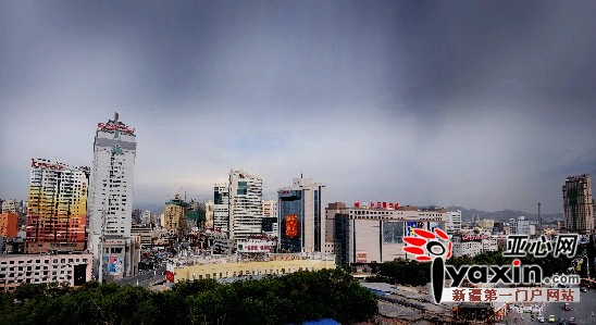 新疆乌鲁木齐市商贸城:从亏损企业到龙头市场