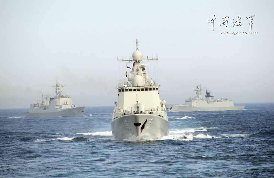 中俄联演中方舰艇编队航行途中开展对抗性训练