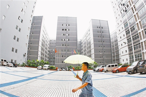 江北港城工业园通过将厂房搬进高楼,提高了土地的产出强度。记者 罗斌 摄