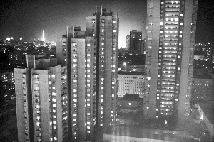 朝鲜平壤居民楼夜景