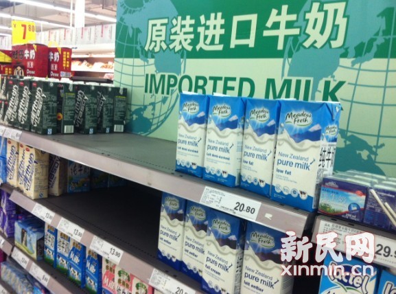 上海一家乐福内进口牛奶遭针孔袭击(图)