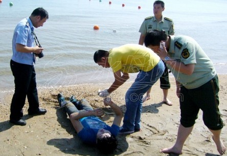烟台海里发现一具漂浮尸体 死者做挣扎姿势(图