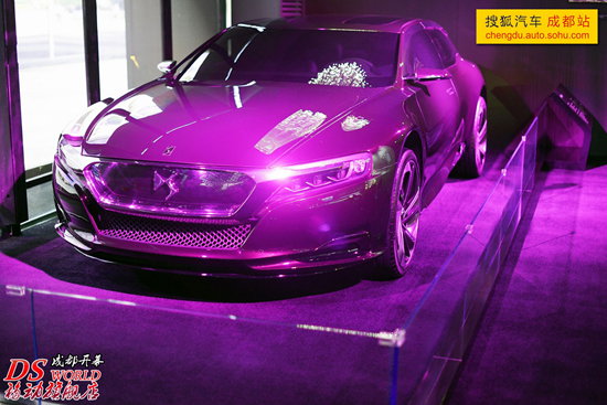 移动旗舰店震撼登场 此次巡展的展出车型除在售车型ds3,ds4,ds5之外