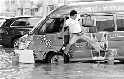 武汉暴雨50年一遇堪比1998年洪水(组图)