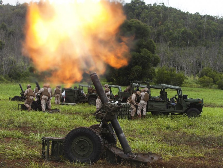 2013年6月25日,美国海军陆战队m327型牵引式重型120毫米迫击炮部队在