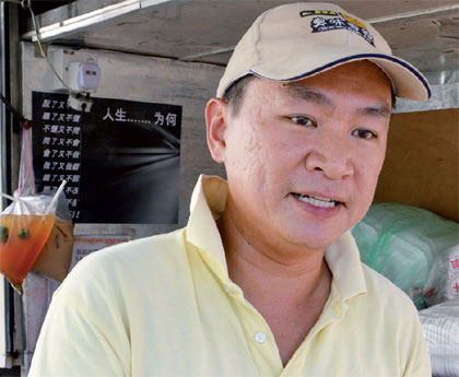 马来西亚华裔放弃5位数薪水卖臭豆腐创业(图)