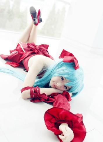 初中生萌妹子cos女神 丝袜美腿抢眼(图)