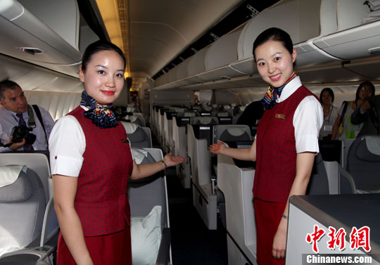 当地时间7月11日，中国国际航空公司选用新运行的新一代波音777-300ER飞机执飞北京至休斯敦往返航线，更充分满足旅客个性化需求。中新社发 王欢 摄