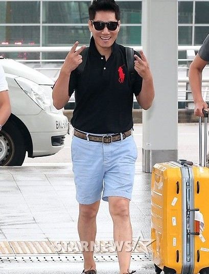 Running Man成员为赴香港集结机场 金钟国黑色