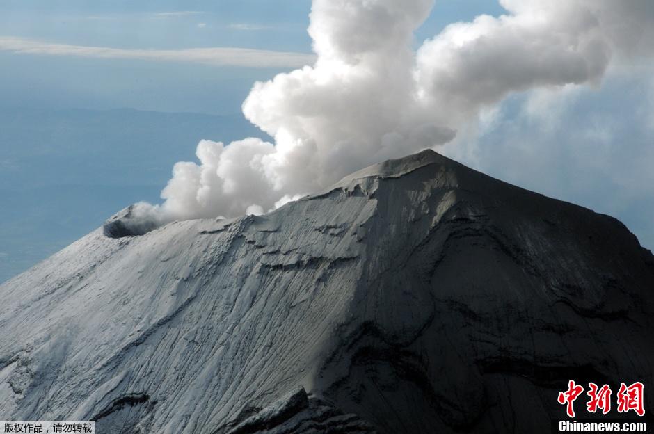 航拍墨西哥火山喷发 场面震撼壮观(高清)(组图