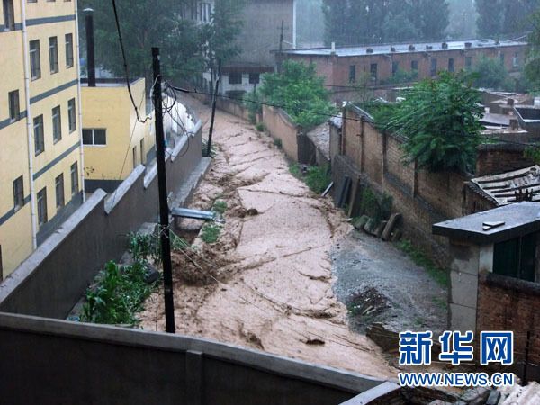 陕西延安遭遇强降雨袭击已导致13人死亡(组图