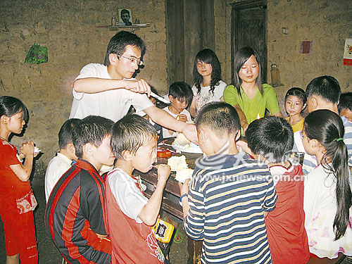 万载人口有多少人_万载古城图片(2)