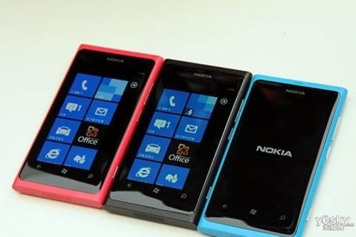 图为：诺基亚Lumia 800