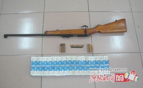 辖区群众刘老太太主动将其家中一支小口径步枪及1700余发56mm运动子弹