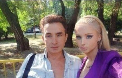 乌克兰一户人家全家整形成真人芭比娃娃(图)