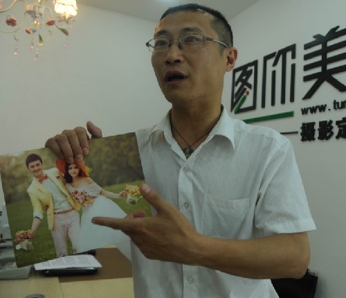 婚纱卖_“揭秘”婚纱界操作内幕:10多块钱的婚纱摆件卖100多(图)