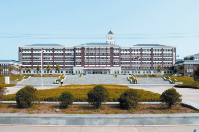 大连市技师学院领跑国内职业技能教育(图)