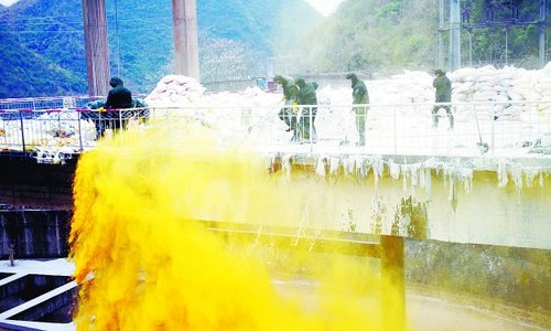 广西龙江镉污染事件:环保局官员事发后仍受贿