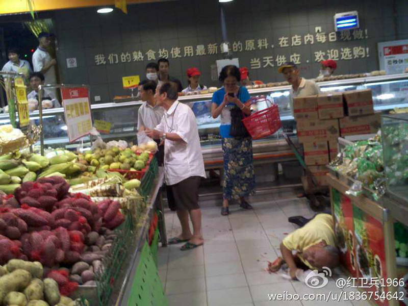 因口角起争执 福州永辉西门店一顾客被超市员