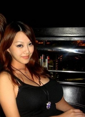 美女微博比胸v美女比美性感图片露胸开幕(图)首届性感叶和图片