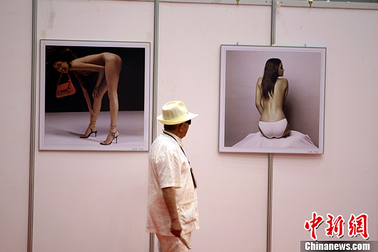 谢墨,范华等十位中国知名摄影师的"精品人体艺术摄影展"在中国(太原)