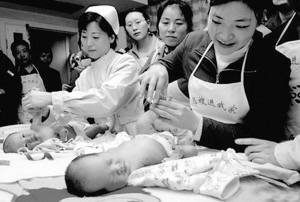 月嫂排行榜_照顾产妇月子的人选排行榜:老公排倒一,榜首可谓实至名归