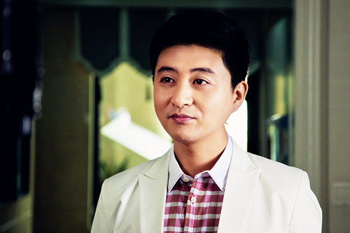 剧中,姜昆的得意门生,青年相声演员周炜也倾情加盟,饰演了大女婿刘毅
