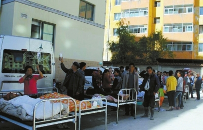 地震伤员在岷县中医院接受救治