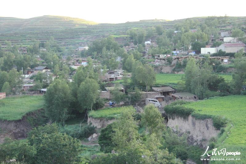 甘肃岷县现场目击:道路损坏,房屋倒塌,财产被埋(组图)