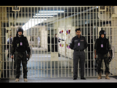 伊拉克阿布格莱布监狱21日晚遭基地武装分子袭击,包括基地组织高级