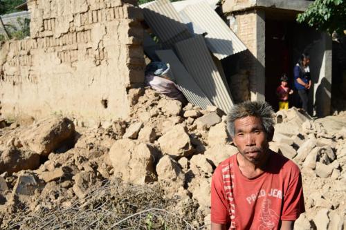 甘肃地震多土坯房坍塌 农村房屋质量问题不可