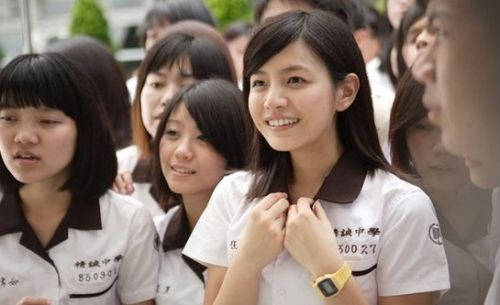 中国最美校服女生pk《小时代》高中校服