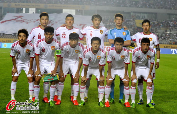 东亚杯图:国足0-0韩国中国国家队首发11人