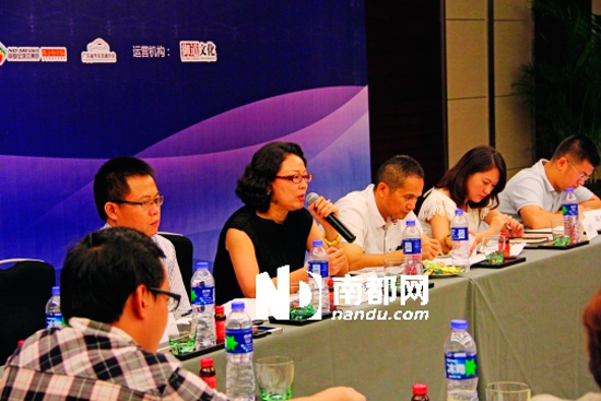 使用中轉(zhuǎn)指標等于給了交易中的二手車一個合法身份，方式很科學(xué)，手續(xù)又簡單。我覺得廣州車管所可以參考上海的這種做法，給4S店、二手車行提供一定數(shù)量的中轉(zhuǎn)指標，讓它們用這些指標來收購二手車。