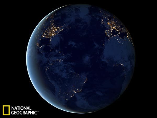 太空拍摄绝美地球:黑夜下灯光点缀似珠宝(图)(