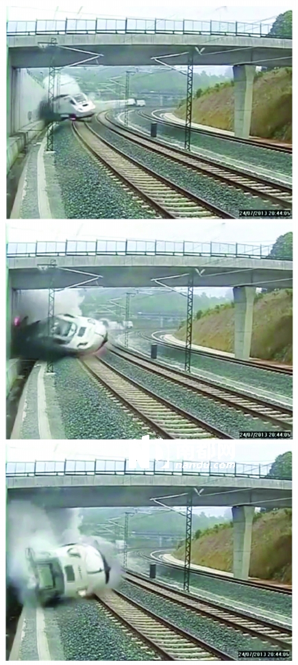 24日西班牙火车发生脱轨事故的瞬间.