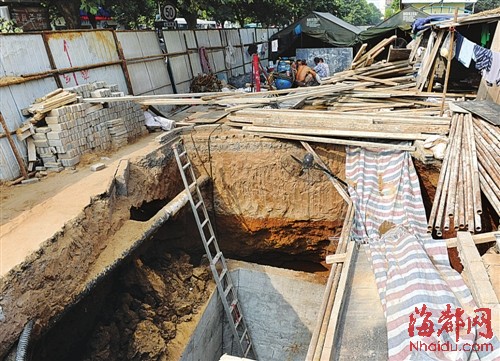 郑州在建地铁塌方 2死2伤(图)