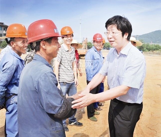 昨天,市领导钱三雄,徐良平,赵源恩,张振华,孟国锋,王会军,陈国燕等冒